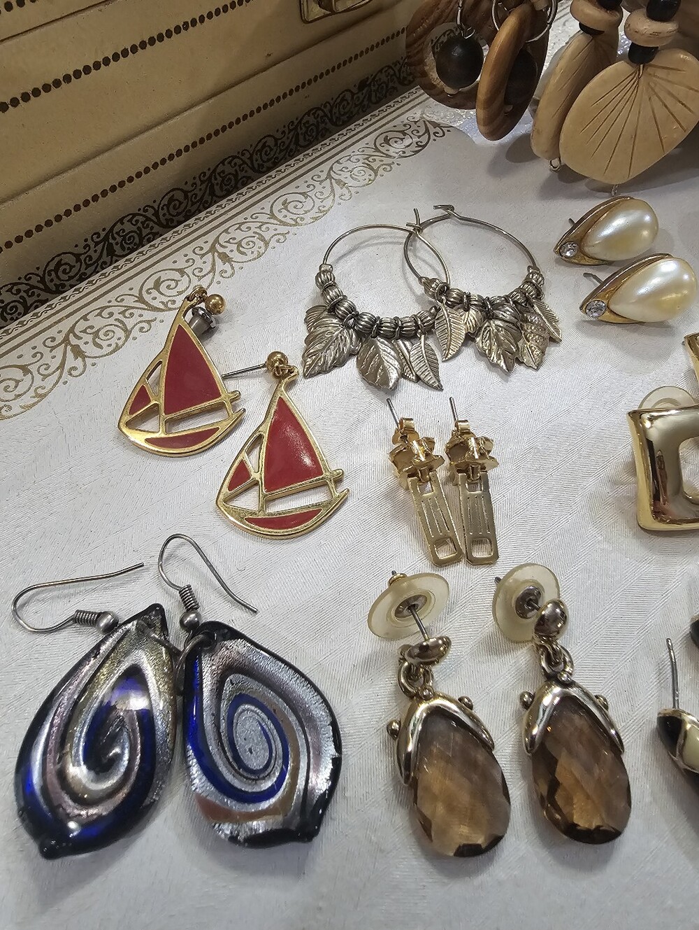 Assorted Women's Earrings Set - Neutral & Gold Tones - Picture 3 of 8